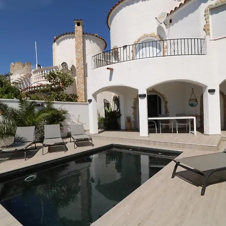 Holiday home Valira 20d - Belle Avec Piscine Et Amarre Empuriabrava